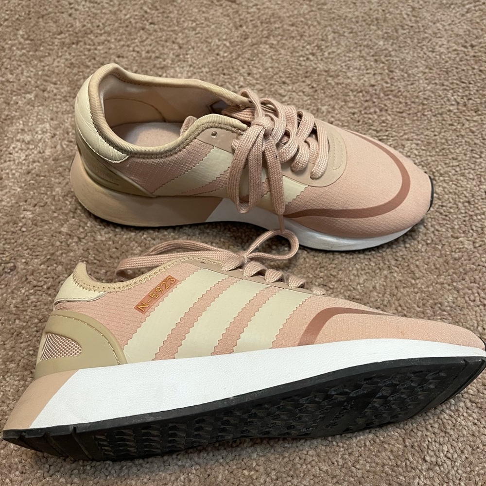Adidas Sneakers